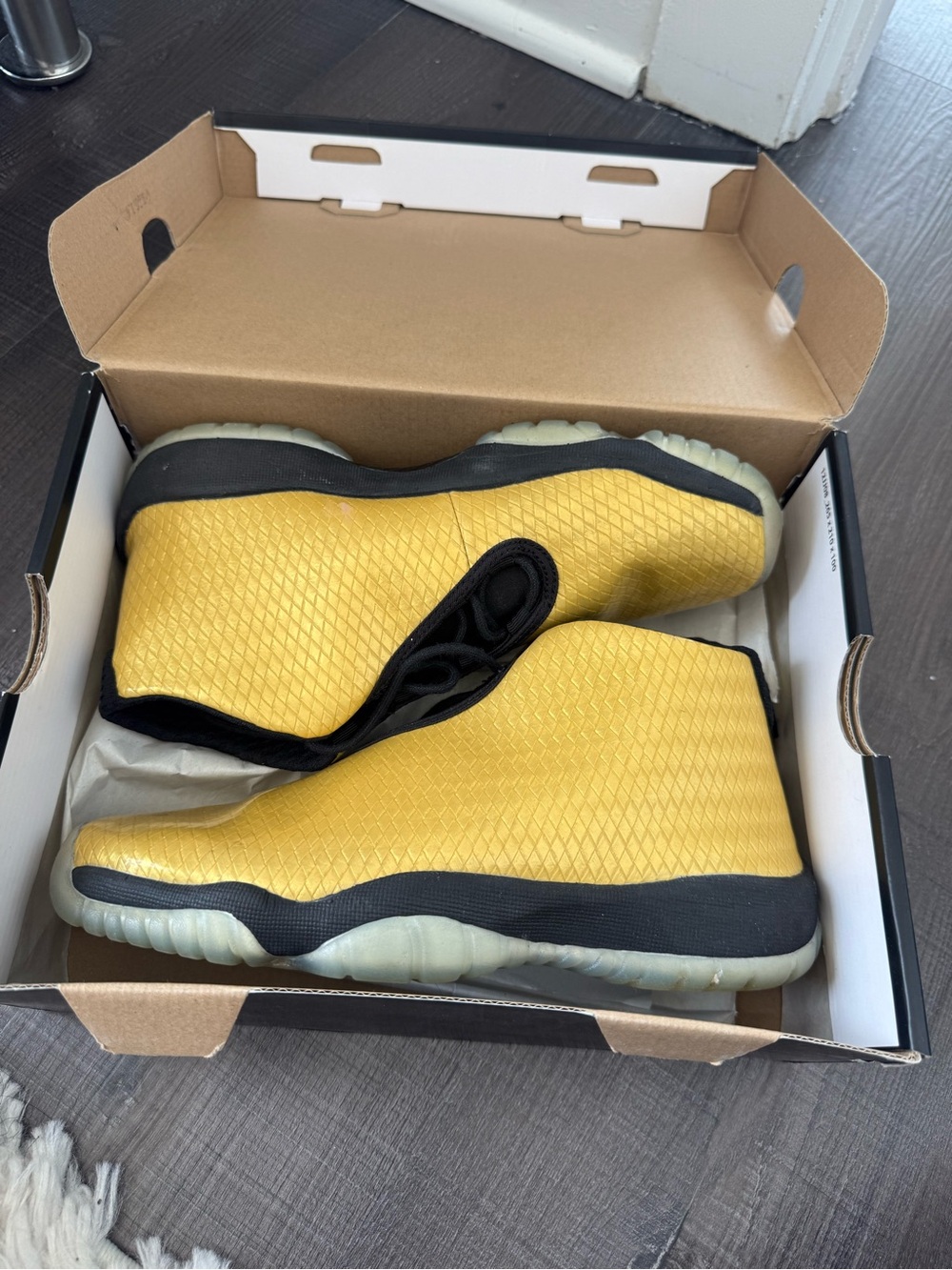 Jordan’s - Gold and Black